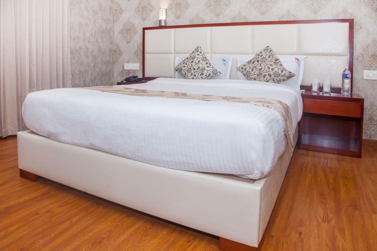 Oyo 16773 Hillcrest Metro Hotel Ооти Екстериор снимка